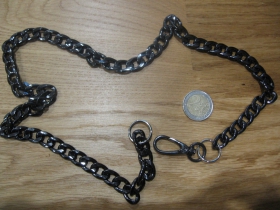 kovová reťazová kľúčenka na nohavice chrómovaná do čierna, na koncoch s krúžkom a karabínkou dĺžka cca. 80cm