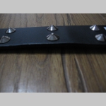 2.radový kožený " obojok " na krk vybíjaný kovovými kužeľmi, nastaviteľná veľkosť, zapínanie na kovovú pracku