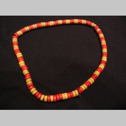 náhrdelník alebo náramok na gumičke s drevenými farebnými korálkami náhrdelník alebo náramok na gumičke s drevenými farebnými korálkami