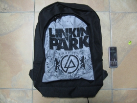 Linkin Park ruksak čierny, 100% polyester. Rozmery: Výška 42 cm, šírka 34 cm, hĺbka až 22 cm pri plnom obsahu