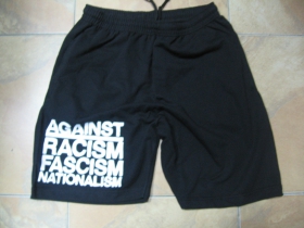 Against Racism, Fascism, nationalism  čierne teplákové kraťasy s tlačeným logom