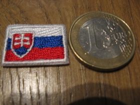 Slovensko - Slovakia malá nažehľovacia nášivka vyšívaná (možnosť nažehliť alebo našiť na odev) rozmery 20x15mm