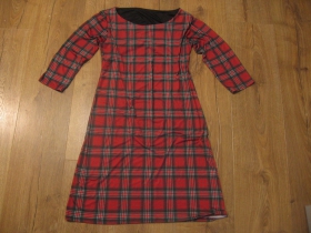 Dámske šaty TARTAN - škótske červené káro  materiál 95% polyester 5%elastan posledný kus veľkosť M