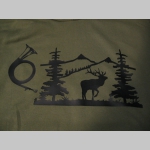 Polovnícka pánska mikina s kapucou stiahnuteľnou šnúrkami a klokankovým vreckom vpredu, s lesníckym motívom Polovnícka pánska mikina s kapucou stiahnuteľnou šnúrkami a klokankovým vreckom vpredu, s lesníckym motívom