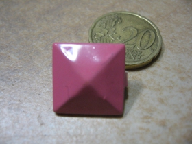 Pyram&iacute;dka veľk&aacute; ružov&aacute;, plechov&yacute; cvok na vyb&iacute;janie rozmery cca. 16x16mm (cena za 1ks)