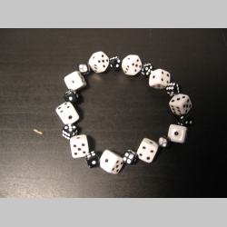 Náramok na gumičke motív kocky bieločierne (plastové kocky s rozmerom 0,7 a 0,5cm )