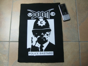 Doom - Police Bastard  chrbtová nášivka veľkosť cca. A4 (po krajoch neobšívaná)