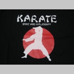 Karate - Sport and Philosophy  mikina s kapucou stiahnutelnou šnúrkami a klokankovým vreckom vpredu 