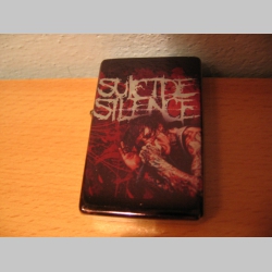 Suicide Silence - doplňovací benzínový zapalovač s vypalovaným obrázkom (balené v darčekovej krabičke)