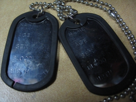 Dog Tag  vojenský identifikačný štítok kovový s odnímateľnou gumičkou alebo bez nej na výber  chrómová farba