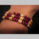 n&aacute;hrdeln&iacute;k alebo n&aacute;ramok na gumičke s dreven&yacute;mi farebn&yacute;mi kor&aacute;lkami