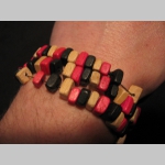 náhrdelník alebo náramok na gumičke s drevenými farebnými korálkami náhrdelník alebo náramok na gumičke s drevenými farebnými korálkami