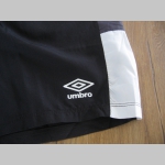 Umbro pánske čierne kraťasy s dvoma bočnými vreckami materiál 100% polyester 