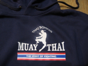 Thaiboxing - Muay Thai THE SPIRIT OF FIGHTING mikina s kapucou stiahnutelnou šnúrkami a klokankovým vreckom vpredu - obojstranná potlač!!!