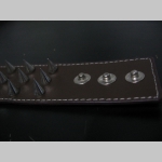 3.radový kožený náramok vybíjaný chrómovanými špicami so zapínaním na kovové cvoky (nastaviteľný obvod)