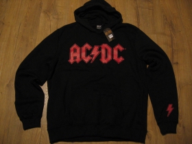 AC/DC čierna mikina s kapucou a klokankovým vreckom vpredu materiál 70%polyester  30%bavlna