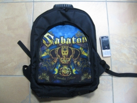 Sabaton ruksak čierny, 100% polyester. Rozmery: Výška 42 cm, šírka 34 cm, hĺbka až 22 cm pri plnom obsahu