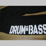 Drum and Bass  čierne tepláky s tlačeným logom