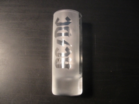 AC/DC sklenený pohárik " poldecák " s brúseným motívom  objem 0,05l