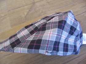 čiapka Rude Boy škótske káro TARTAN BORDO  materiál 30% bavlna 70%polyester, vzadu pružný patent pre prisposobenie veľkosti