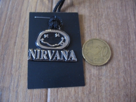 Nirvana - kovový chrómovaný prívesok na krk na plastikovej šnúrke s kovovým zapínaním