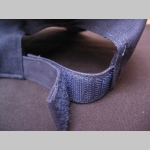 Lonsdale tmavomodr&aacute; a čierna &scaron;iltovka s vy&scaron;&iacute;van&yacute;m logom , zap&iacute;nanie vzadu na such&yacute; zips, materi&aacute;l 100%bavlna univerz&aacute;lna nastaviteľn&aacute; veľkosť