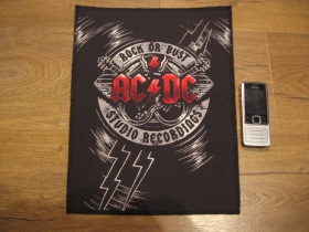 AC/DC chrbtová ofsetová nášivka po krajoch neobšívaná rozmery cca. výška 36cm, šírka naspodu 26cm, šírka hore 29cm