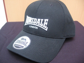 Lonsdale olivovo zelen&aacute; &scaron;iltovka s vy&scaron;&iacute;van&yacute;m logom , zap&iacute;nanie vzadu na such&yacute; zips, materi&aacute;l 100%bavlna univerz&aacute;lna nastaviteľn&aacute; veľkosť