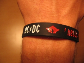 AC/DC Hells Bells, pružný gumenný náramok s vyrazeným motívom