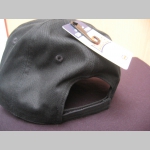 Lonsdale olivovo zelen&aacute; &scaron;iltovka s vy&scaron;&iacute;van&yacute;m logom , zap&iacute;nanie vzadu na such&yacute; zips, materi&aacute;l 100%bavlna univerz&aacute;lna nastaviteľn&aacute; veľkosť