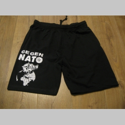 Gegen Nato  čierne teplákové kraťasy s tlačeným logom