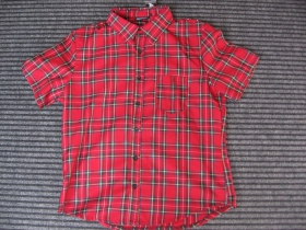P&aacute;nska punk rockov&aacute; ko&scaron;ela TARTAN s vreckom na hrudn&iacute;ku a decentn&yacute;m vyb&iacute;han&iacute;m na ramen&aacute;ch,  materi&aacute;l 80% akryl  20% polyester