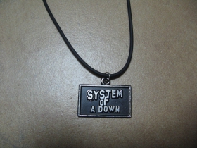 System of a Down  kovový chrómovaný prívesok na plastikovej šnúrke s kovovým zapínaním.