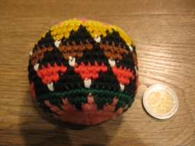 Hacky Ball - Hakisák  pevný, kvalitne nahusto pletený  materiál úpletu 100% bavlna vnútro plastový granulát, ručná práca made in Guatemala, priemer cca 55cm a hmotnosť cca 55g