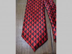 červenočierna kravata so vzorom trojuholníkov - maximálna šírka 8cm minimálna šírka 3cm materiál 100% hodváb