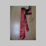 červenočierna kravata so vzorom "PIKA" - maximálna šírka 8cm minimálna šírka 3cm materiál 100% hodváb