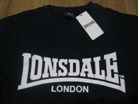 Lonsdale tmavomodrá pánska mikina s bielym tlačeným logom, materiál 70%bavlna 21%polyester 9%viskóza