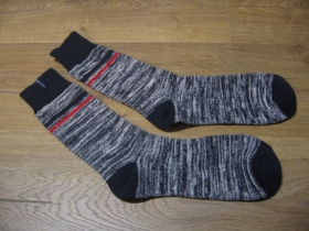 Ben Sherman, hrubé vzorované ponožky, farba modrobieločervená, materiál 72polyester, 23%balna, 4%viskóza 1%elastan Univerzálna veľkosť 7-11