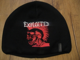 Exploited - čierna pletená čiapka s tlačeným logom, stredne hrubá vo vnútri naviac zateplená, univerzálna veľkosť, materiálové zloženie 100% akryl