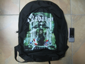 Sabaton ruksak čierny, 100% polyester. Rozmery: Výška 42 cm, šírka 34 cm, hĺbka až 22 cm pri plnom obsahu