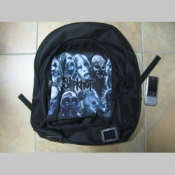 Slipknot ruksak čierny, 100% polyester. Rozmery: Výška 42 cm, šírka 34 cm, hĺbka až 22 cm pri plnom obsahu