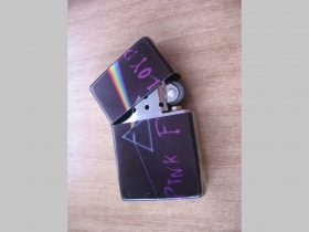 Pink Floyd -doplňovací benzínový zapalovač s vypalovaným obrázkom (balené v darčekovej krabičke)