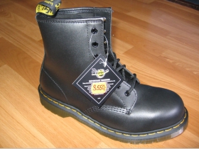 DR. Martens  1920z    7.dierkové, čierne, s oceľovou špičkou 