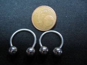 Piercing čerešňa, priemer guličky 5mm, hrúbka tyčky 1mm, celkový priemer 15 a 17mm (požadovaný priemer napíšte na konci objednávky do rubriky KOMENTÁR)  cena za 1ks!!!