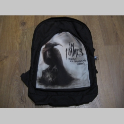 In Flames ruksak čierny, 100% polyester. Rozmery: Výška 42 cm, šírka 34 cm, hĺbka až 22 cm pri plnom obsahu