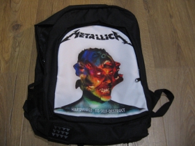 Metallica ruksak čierny, 100% polyester. Rozmery: Výška 42 cm, šírka 34 cm, hĺbka až 22 cm pri plnom obsahu