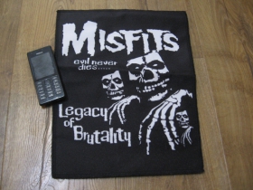 Misfits chrbtová nášivka po krajoch neobšívaná, materiál 100% polyester rozmery 35x25cm