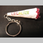 LEGALIZE - kľ&uacute;čenka s rozmerom cca. 5 x 1,5cm mater&aacute;l: polyresin s kovov&yacute;m kr&uacute;žkom a kovovou retiazkou