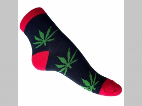 Ganja - tráva - Rasta ponožky unisex, materiál 95%polyester 5% elastan univerzálna veľkosť 35-42 farba čierno-zeleno-červená