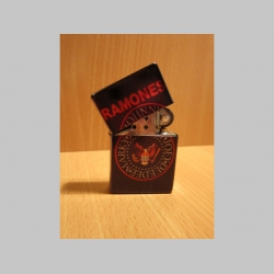 Ramones, doplňovací benzínový zapalovač s vypalovaným obrázkom (balené v darčekovej krabičke)